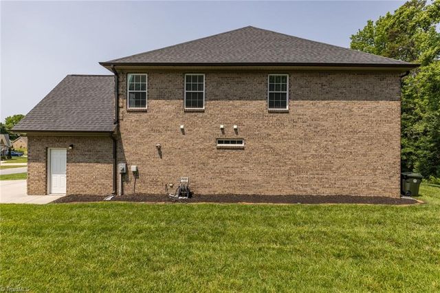 413 Freemont Drive, Thomasville, NC 27360