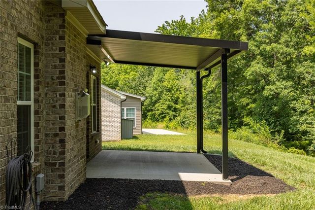 413 Freemont Drive, Thomasville, NC 27360