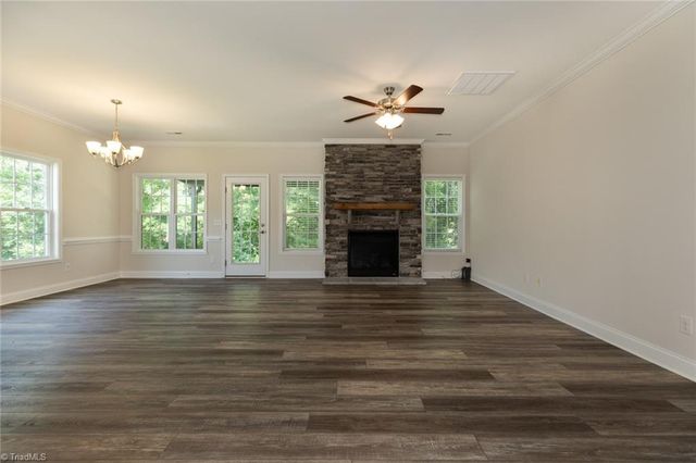 413 Freemont Drive, Thomasville, NC 27360