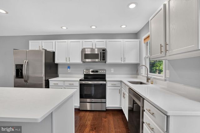 9427 BEALE LN, Midland, VA 22728