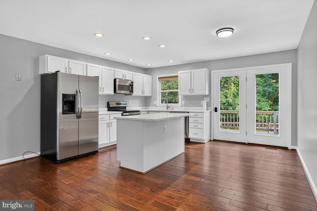 9427 BEALE LN, Midland, VA 22728