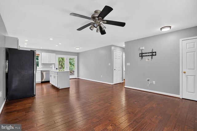 9427 BEALE LN, Midland, VA 22728