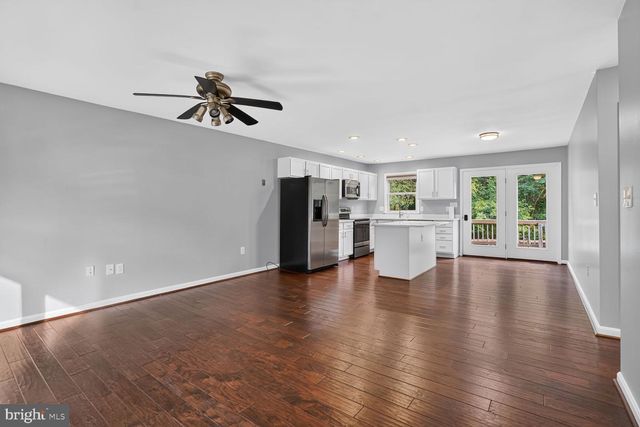 9427 BEALE LN, Midland, VA 22728