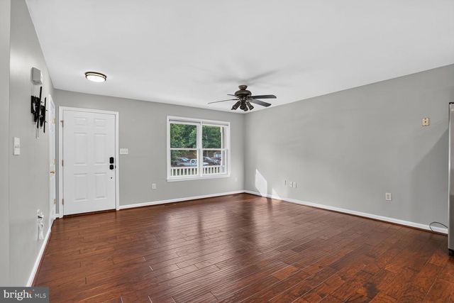 9427 BEALE LN, Midland, VA 22728