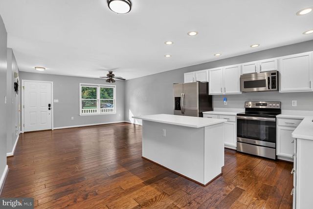 9427 BEALE LN, Midland, VA 22728