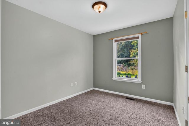 9427 BEALE LN, Midland, VA 22728