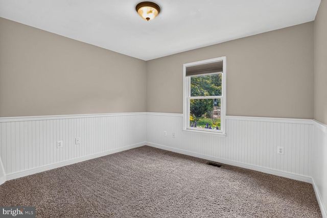 9427 BEALE LN, Midland, VA 22728