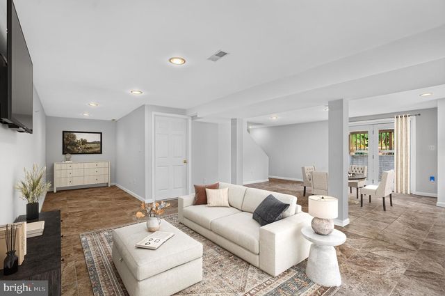 9427 BEALE LN, Midland, VA 22728