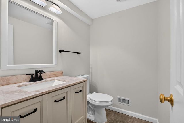 9427 BEALE LN, Midland, VA 22728