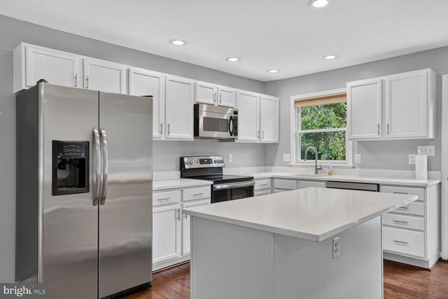 9427 BEALE LN, Midland, VA 22728