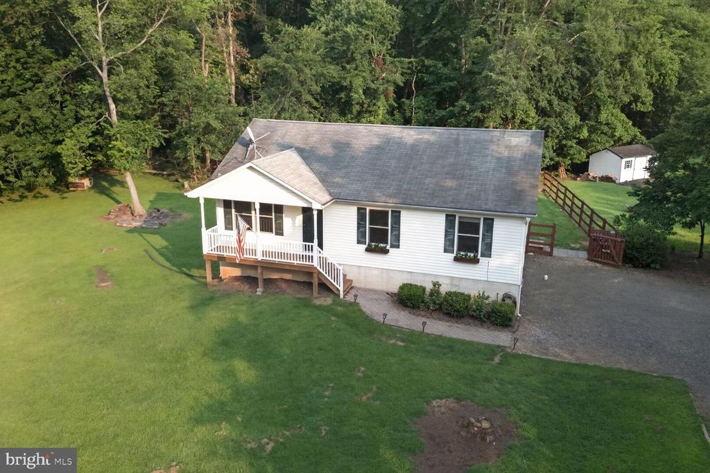 9427 BEALE LN, Midland, VA 22728