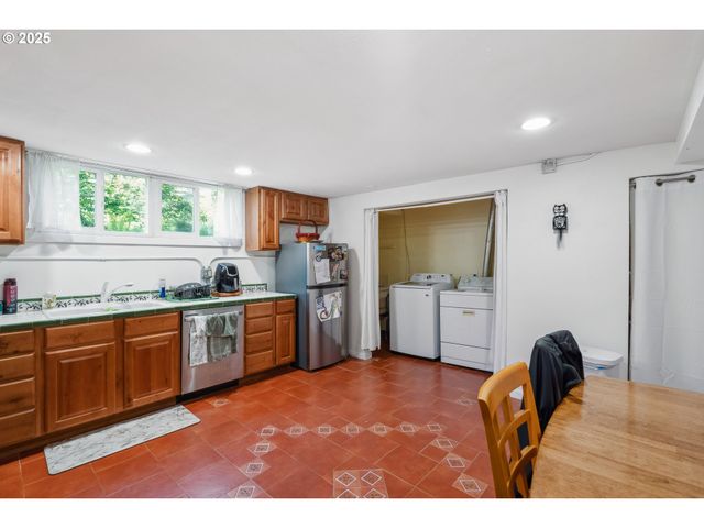 5105 Se TIBBETTS St, Portland, OR 97206