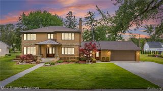 18341 Warwick Street W, Beverly Hills Village, MI 48025