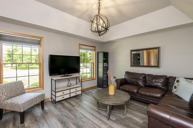 N16W29803 Brookstone CIRCLE, Pewaukee, WI 53072