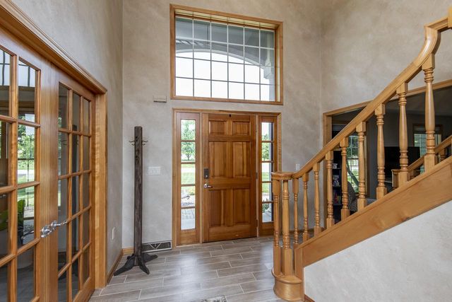 N16W29803 Brookstone CIRCLE, Pewaukee, WI 53072