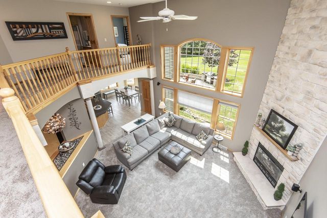 N16W29803 Brookstone CIRCLE, Pewaukee, WI 53072