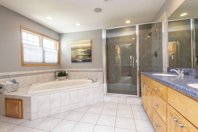 N16W29803 Brookstone CIRCLE, Pewaukee, WI 53072
