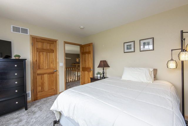 N16W29803 Brookstone CIRCLE, Pewaukee, WI 53072