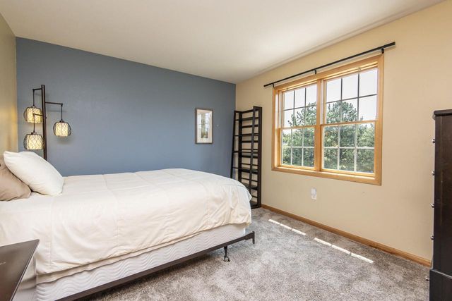 N16W29803 Brookstone CIRCLE, Pewaukee, WI 53072