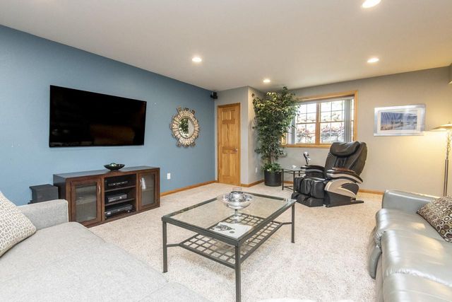 N16W29803 Brookstone CIRCLE, Pewaukee, WI 53072