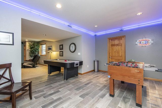 N16W29803 Brookstone CIRCLE, Pewaukee, WI 53072