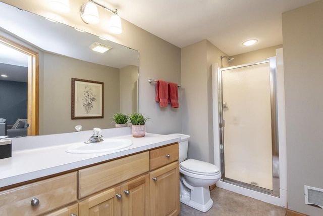 N16W29803 Brookstone CIRCLE, Pewaukee, WI 53072