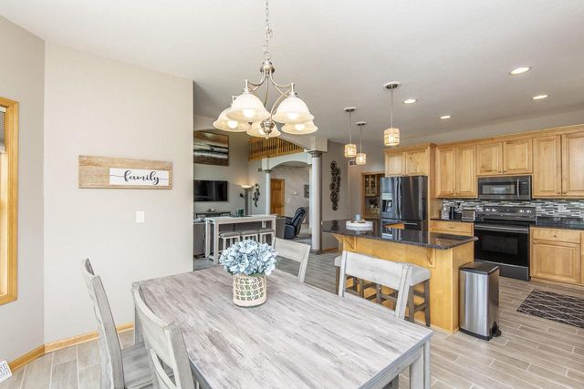 N16W29803 Brookstone CIRCLE, Pewaukee, WI 53072