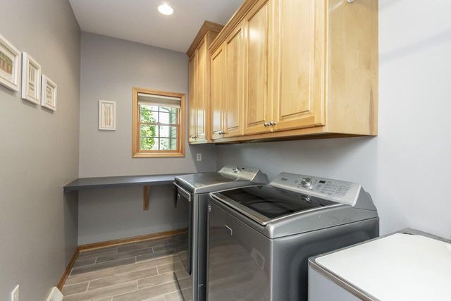 N16W29803 Brookstone CIRCLE, Pewaukee, WI 53072