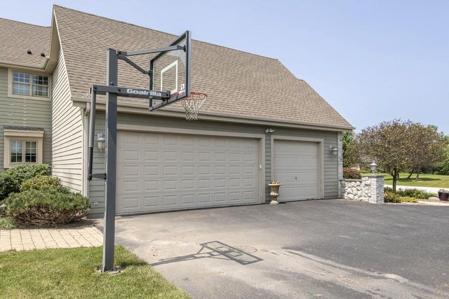 N16W29803 Brookstone CIRCLE, Pewaukee, WI 53072