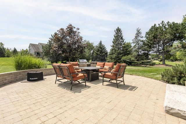 N16W29803 Brookstone CIRCLE, Pewaukee, WI 53072