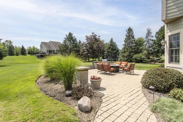 N16W29803 Brookstone CIRCLE, Pewaukee, WI 53072