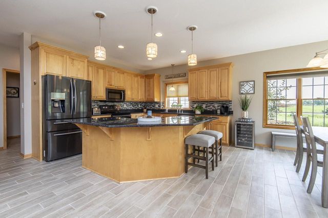 N16W29803 Brookstone CIRCLE, Pewaukee, WI 53072
