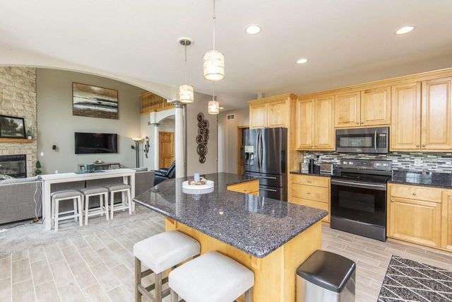 N16W29803 Brookstone CIRCLE, Pewaukee, WI 53072