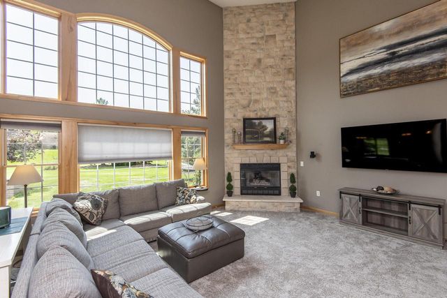 N16W29803 Brookstone CIRCLE, Pewaukee, WI 53072