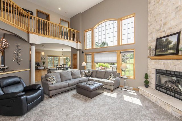 N16W29803 Brookstone CIRCLE, Pewaukee, WI 53072