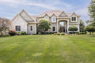 N16W29803 Brookstone CIRCLE, Pewaukee, WI 53072