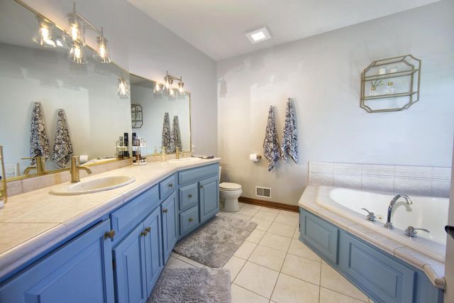 4726 Jenna COURT, Franklin, WI 53132
