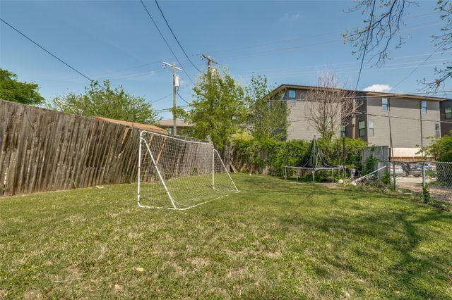 1015 Kings Highway, Dallas, TX 75208
