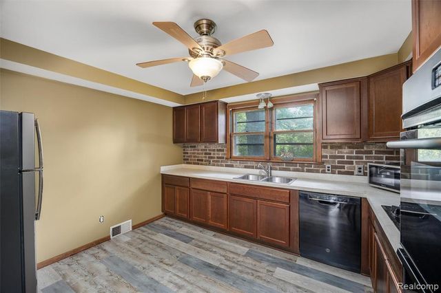 1918 E Lincoln Avenue, Royal Oak, MI 48067