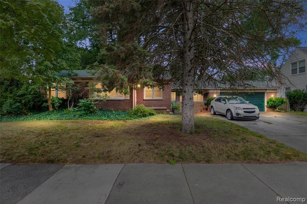 1918 E Lincoln Avenue, Royal Oak, MI 48067