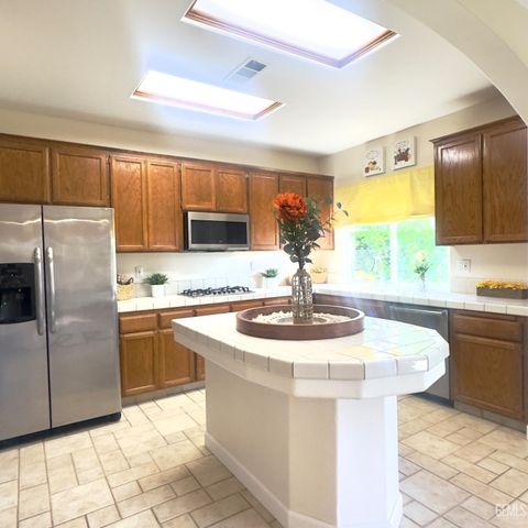 11511 Clarion River Drive, Bakersfield, CA 93311