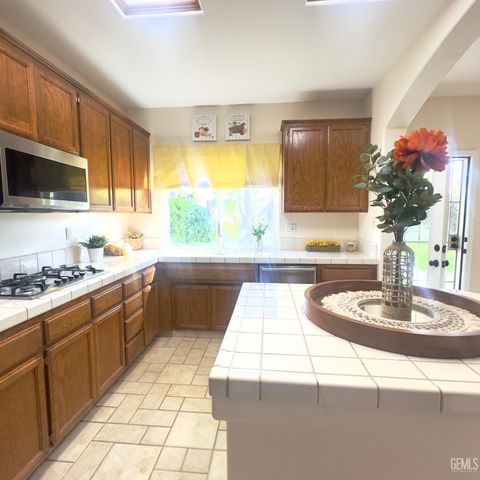 11511 Clarion River Drive, Bakersfield, CA 93311