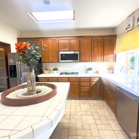 11511 Clarion River Drive, Bakersfield, CA 93311