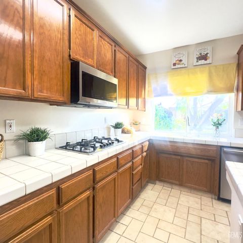 11511 Clarion River Drive, Bakersfield, CA 93311