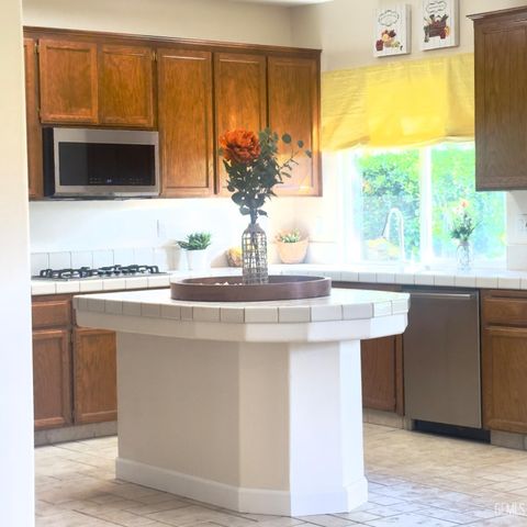 11511 Clarion River Drive, Bakersfield, CA 93311