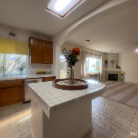 11511 Clarion River Drive, Bakersfield, CA 93311