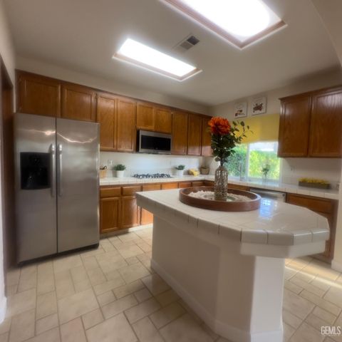 11511 Clarion River Drive, Bakersfield, CA 93311