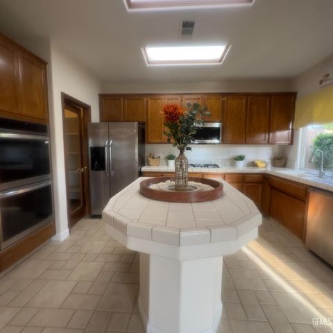 11511 Clarion River Drive, Bakersfield, CA 93311