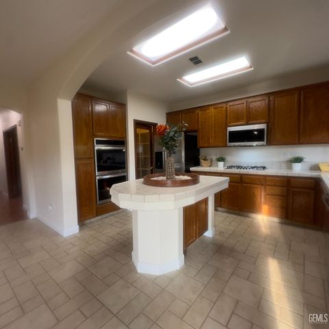 11511 Clarion River Drive, Bakersfield, CA 93311