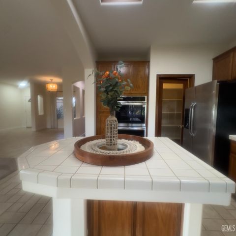 11511 Clarion River Drive, Bakersfield, CA 93311